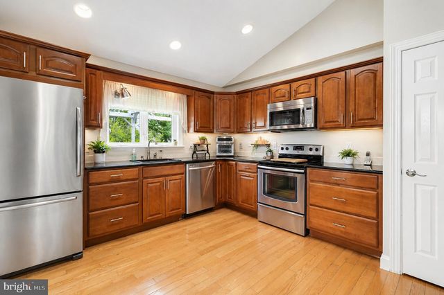 3817 BAYVIEW DR, Chesapeake Beach, MD 20732