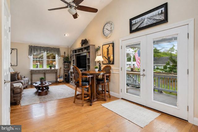 3817 BAYVIEW DR, Chesapeake Beach, MD 20732
