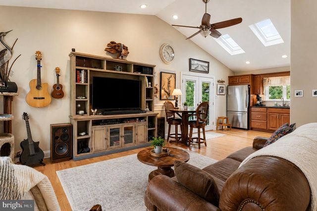 3817 BAYVIEW DR, Chesapeake Beach, MD 20732