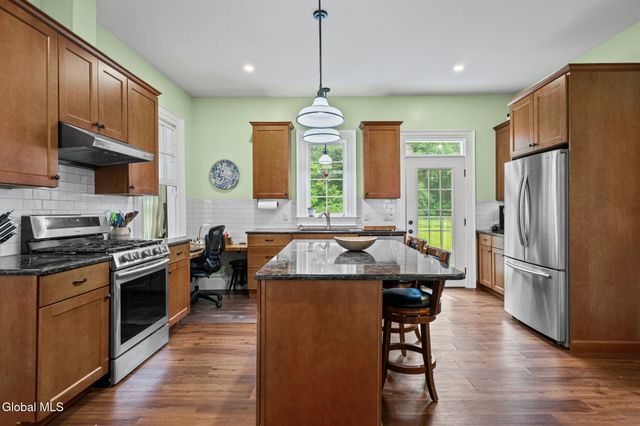 6 Halfmoon Drive, Waterford, NY 12188