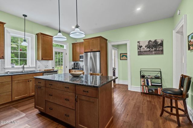6 Halfmoon Drive, Waterford, NY 12188