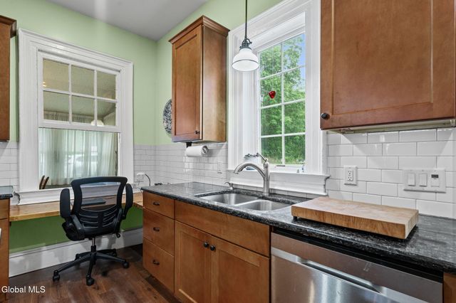 6 Halfmoon Drive, Waterford, NY 12188