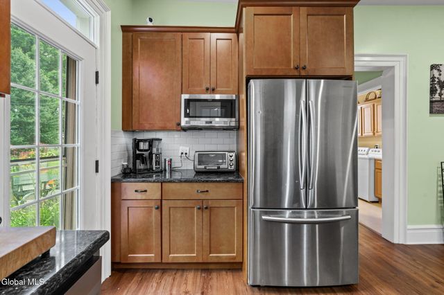 6 Halfmoon Drive, Waterford, NY 12188