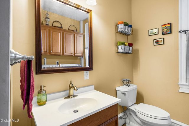 6 Halfmoon Drive, Waterford, NY 12188