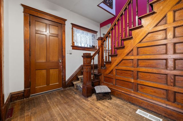 1820 E Walnut Street, Des Moines, IA 50316