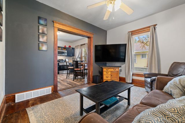 1820 E Walnut Street, Des Moines, IA 50316