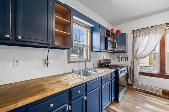 1820 E Walnut Street, Des Moines, IA 50316