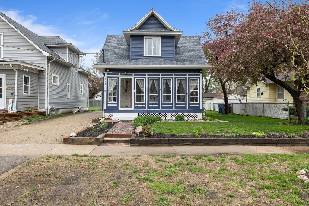 1820 E Walnut Street, Des Moines, IA 50316