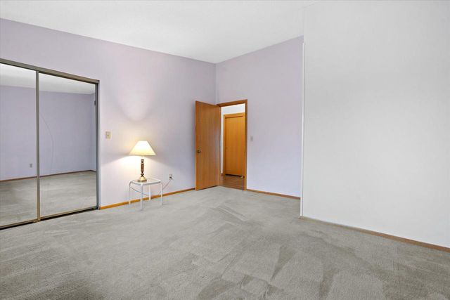 15629 W Ridge ROAD, New Berlin, WI 53151