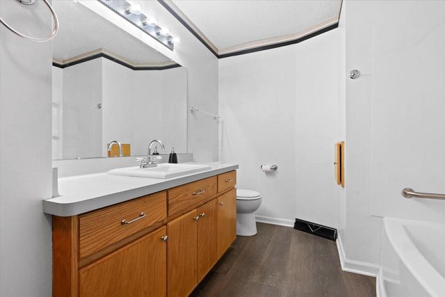 15629 W Ridge ROAD, New Berlin, WI 53151