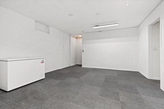 15629 W Ridge ROAD, New Berlin, WI 53151