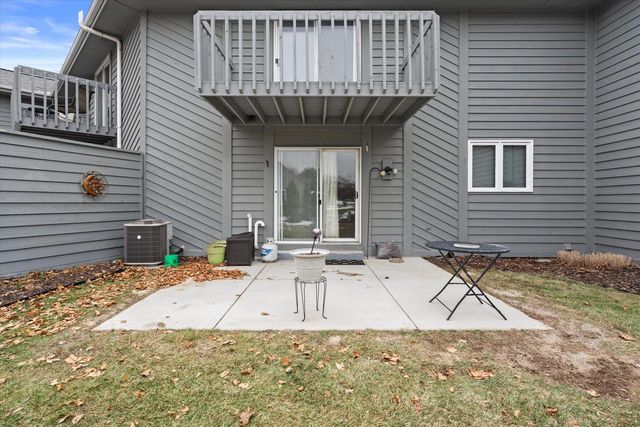 15629 W Ridge ROAD, New Berlin, WI 53151