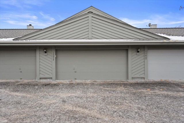 15629 W Ridge ROAD, New Berlin, WI 53151