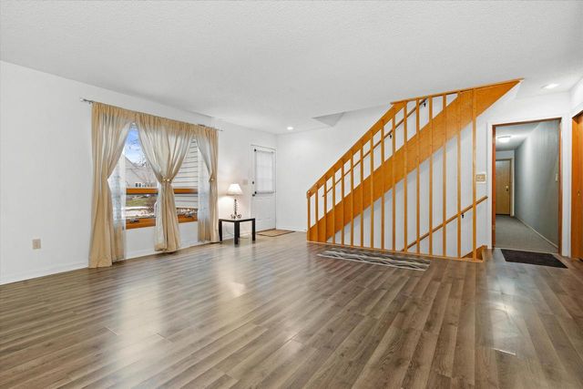 15629 W Ridge ROAD, New Berlin, WI 53151