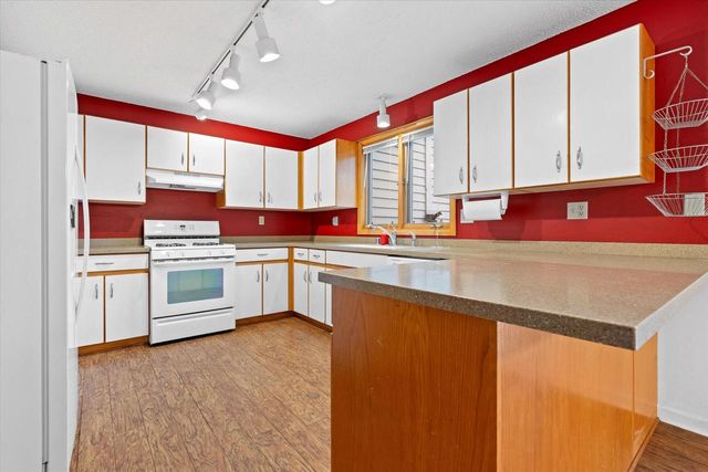 15629 W Ridge ROAD, New Berlin, WI 53151