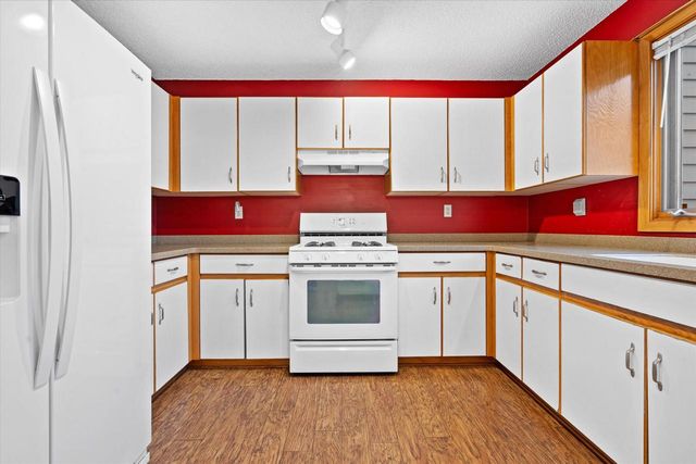 15629 W Ridge ROAD, New Berlin, WI 53151