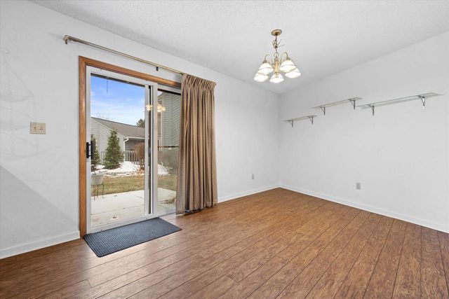 15629 W Ridge ROAD, New Berlin, WI 53151