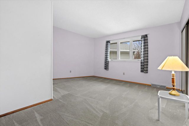 15629 W Ridge ROAD, New Berlin, WI 53151