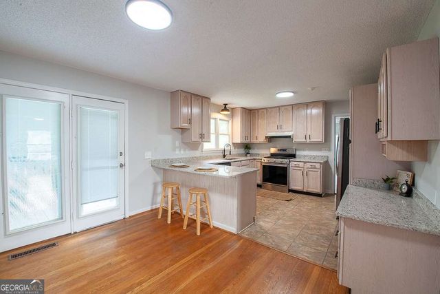 102 Lindsey Court NE, Calhoun, GA 30701