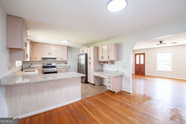 102 Lindsey Court NE, Calhoun, GA 30701