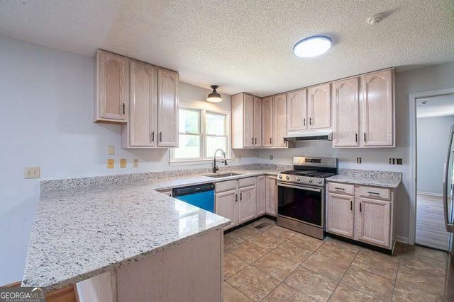 102 Lindsey Court NE, Calhoun, GA 30701