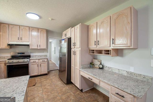 102 Lindsey Court NE, Calhoun, GA 30701