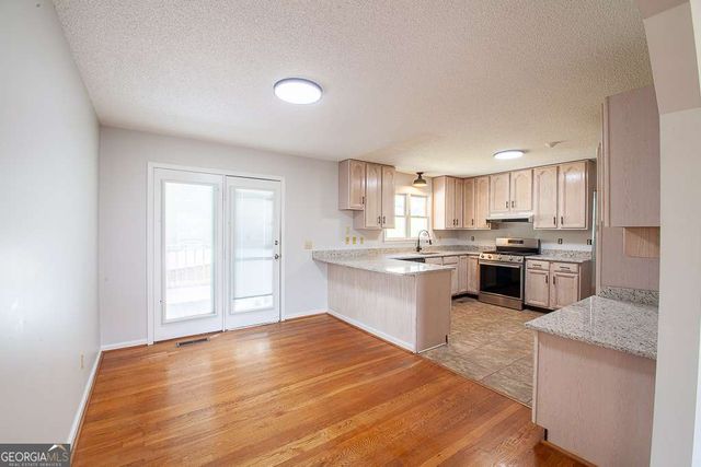 102 Lindsey Court NE, Calhoun, GA 30701