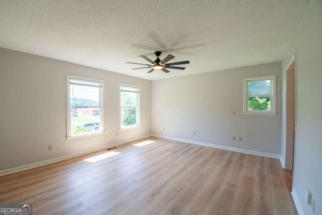 102 Lindsey Court NE, Calhoun, GA 30701