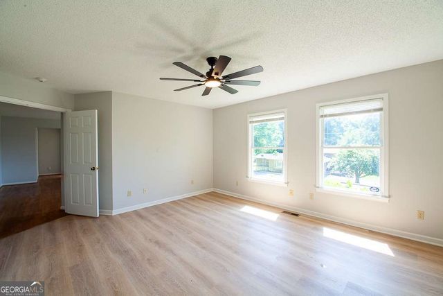 102 Lindsey Court NE, Calhoun, GA 30701