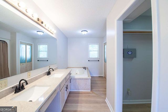 102 Lindsey Court NE, Calhoun, GA 30701