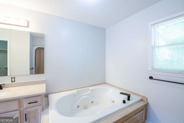 102 Lindsey Court NE, Calhoun, GA 30701
