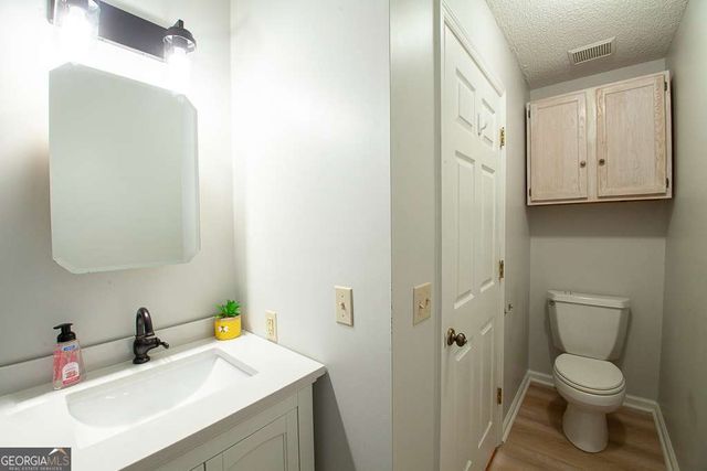 102 Lindsey Court NE, Calhoun, GA 30701