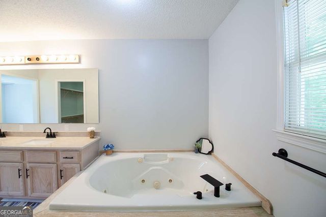 102 Lindsey Court NE, Calhoun, GA 30701