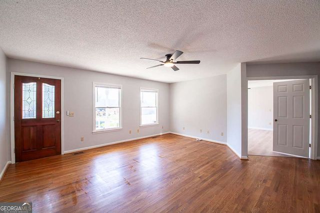 102 Lindsey Court NE, Calhoun, GA 30701