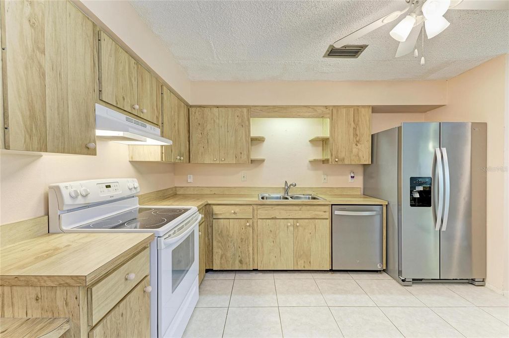 Image 24 of property listing at 3405 TALLYWOOD LANE 7130, Sarasota, FL 34237