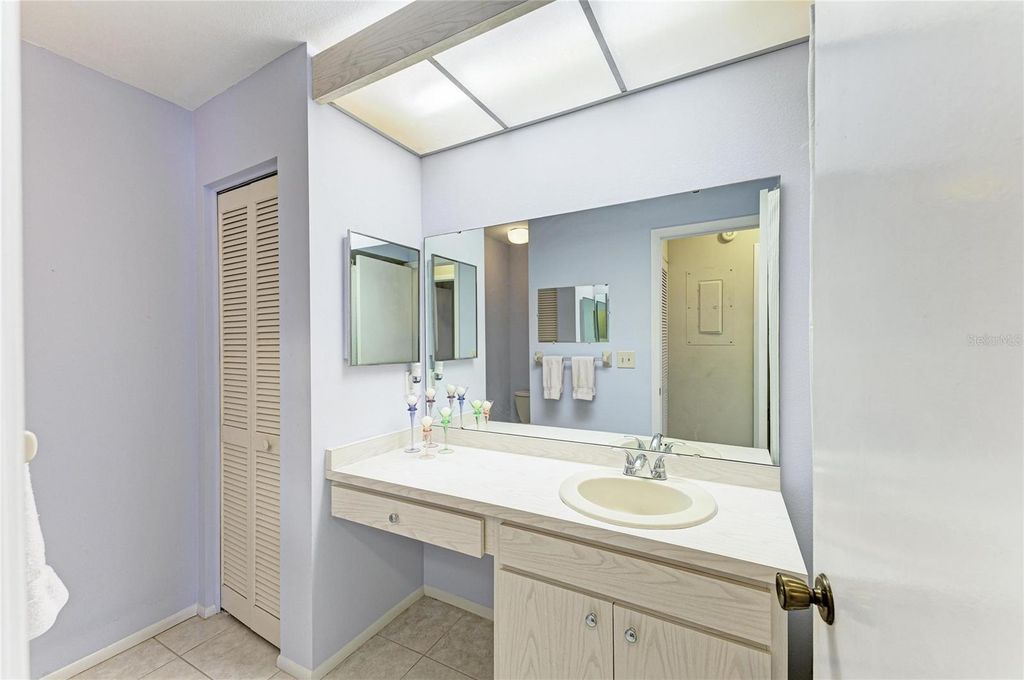 Image 38 of property listing at 3405 TALLYWOOD LANE 7130, Sarasota, FL 34237