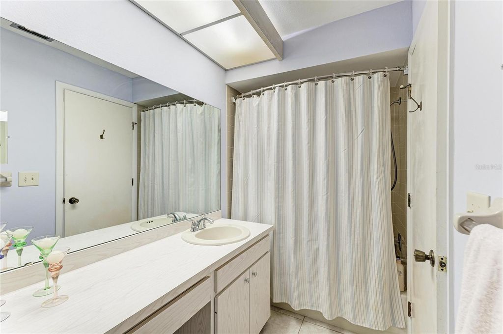 Image 45 of property listing at 3405 TALLYWOOD LANE 7130, Sarasota, FL 34237