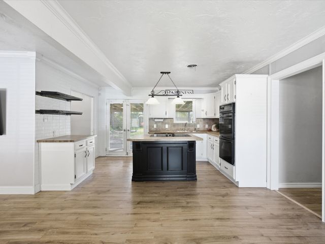 828 Billie Ruth Lane, Hurst, TX 76053