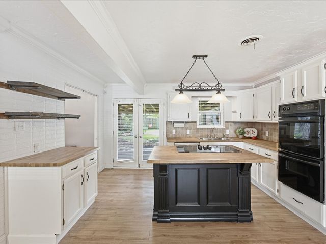 828 Billie Ruth Lane, Hurst, TX 76053