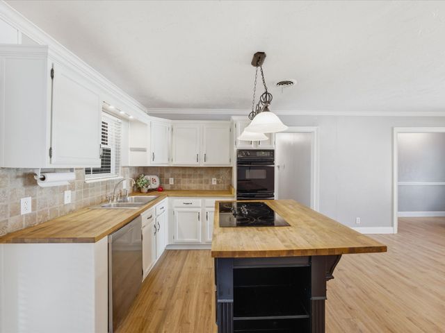828 Billie Ruth Lane, Hurst, TX 76053