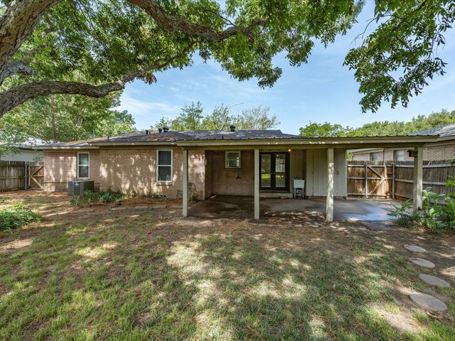 828 Billie Ruth Lane, Hurst, TX 76053
