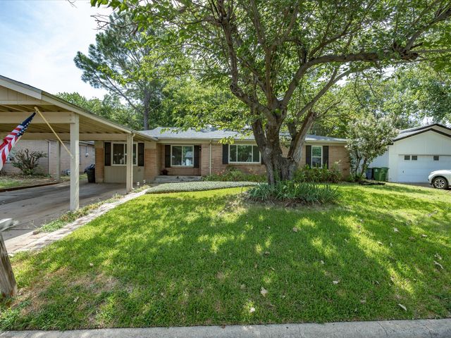 828 Billie Ruth Lane, Hurst, TX 76053