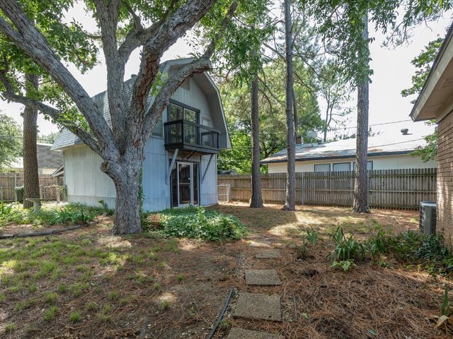 828 Billie Ruth Lane, Hurst, TX 76053
