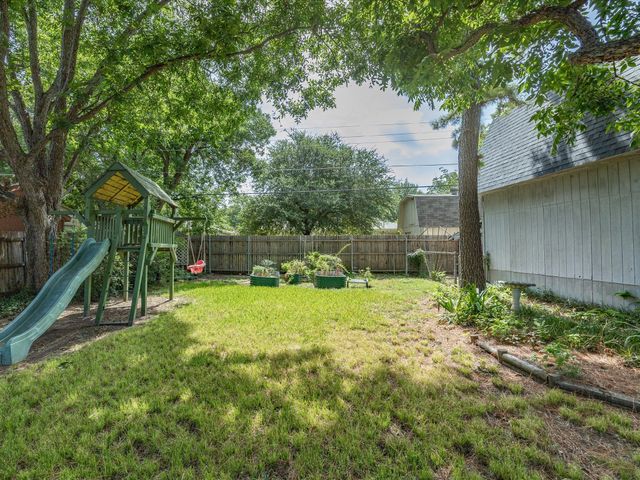 828 Billie Ruth Lane, Hurst, TX 76053