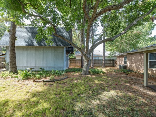 828 Billie Ruth Lane, Hurst, TX 76053