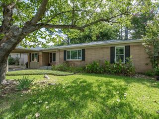 828 Billie Ruth Lane, Hurst, TX 76053