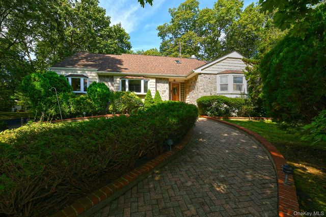 4 Village Hill Drive, Dix Hills, NY 11746
