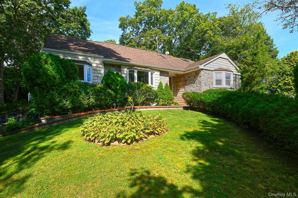4 Village Hill Drive, Dix Hills, NY 11746 — exterior