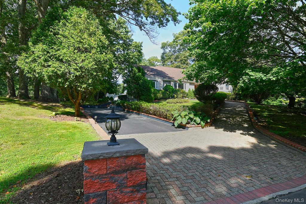4 Village Hill Drive, Dix Hills, NY 11746 — photo 2