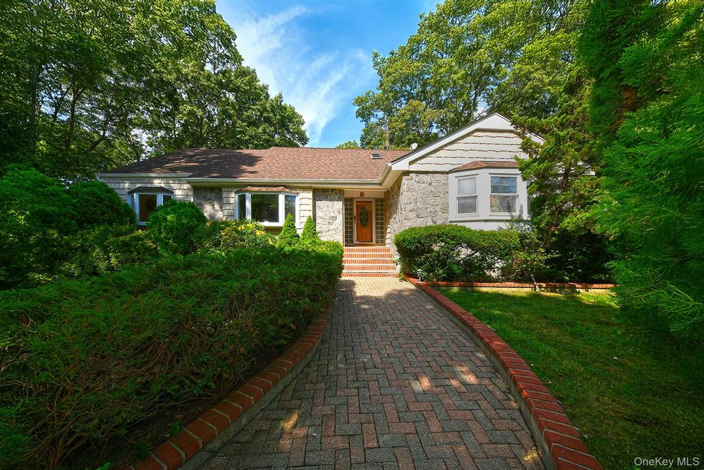 4 Village Hill Drive, Dix Hills, NY 11746 — photo 5